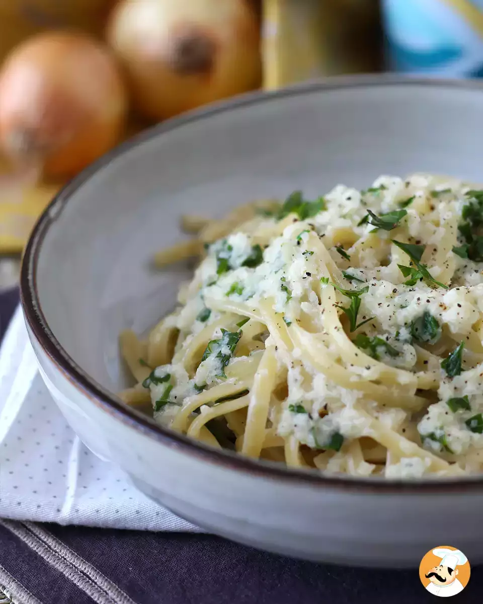 6. Kremni čebulni špageti