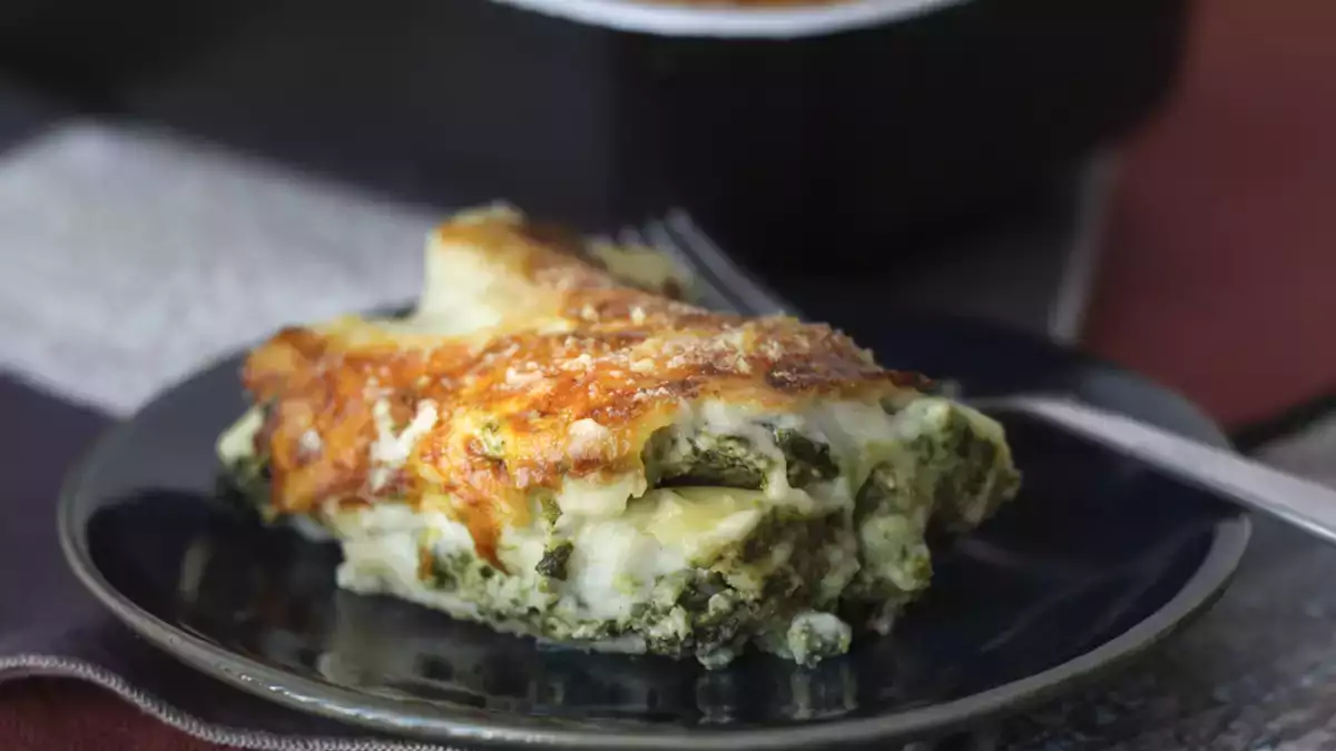 Popoln sir za vsako jed s špinačo: 8 receptov, s katerimi ga boste vedno pravilno pripravili.