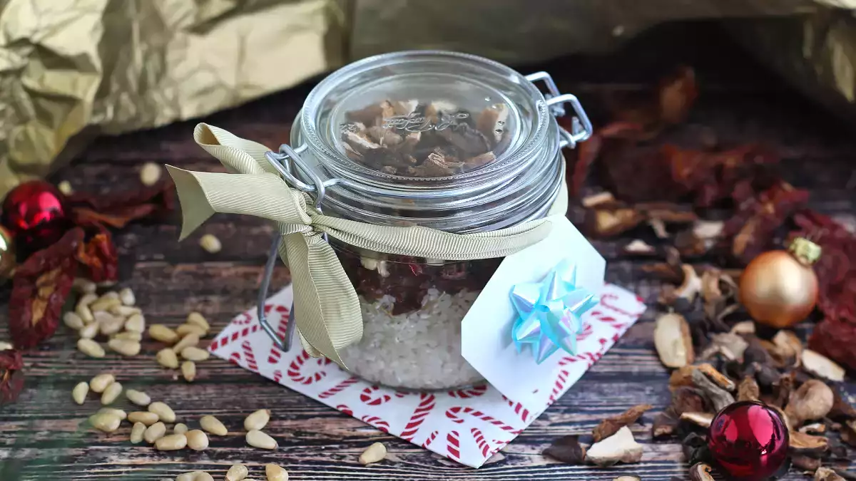 Ta božič vse presenetite z gurmanskim darilom, ki ste ga izdelali sami: stane malo, vredno pa je veliko.