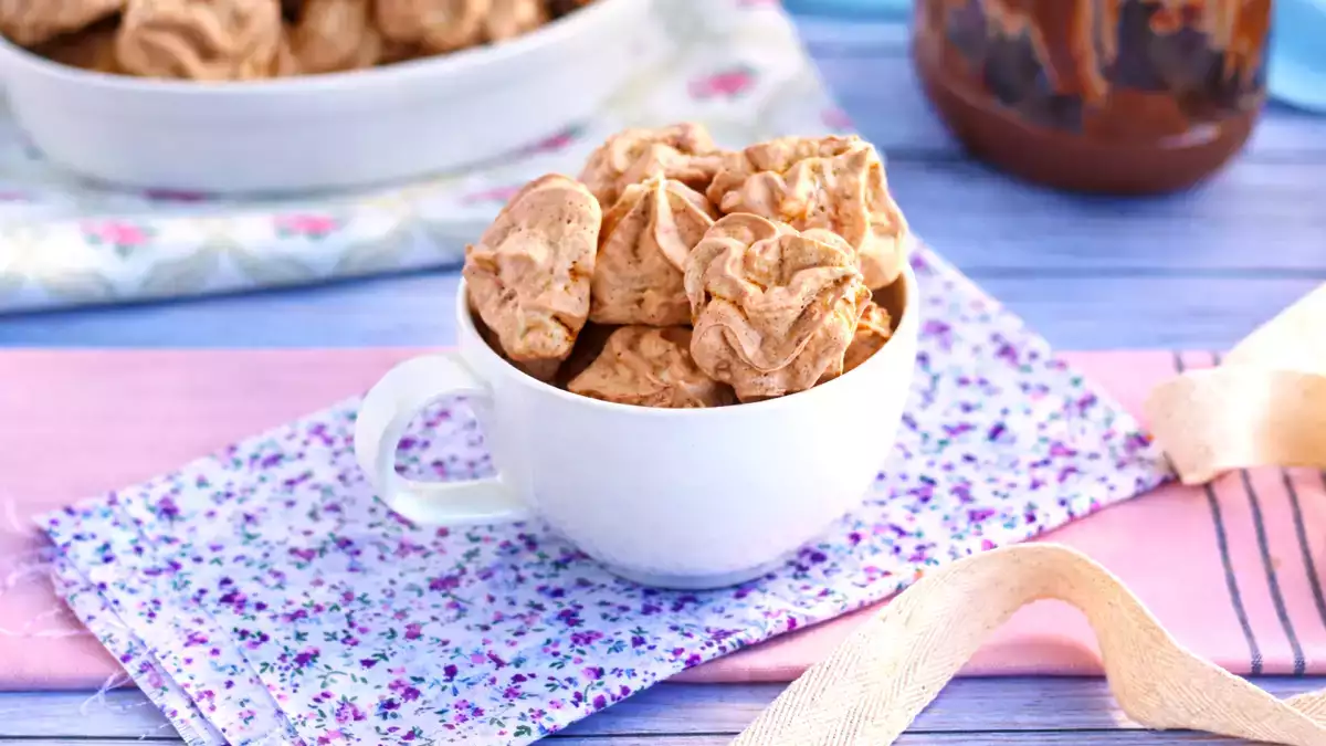 11 receptov s čokoladno in lešnikovo kremo, ki imajo okus po pecivu