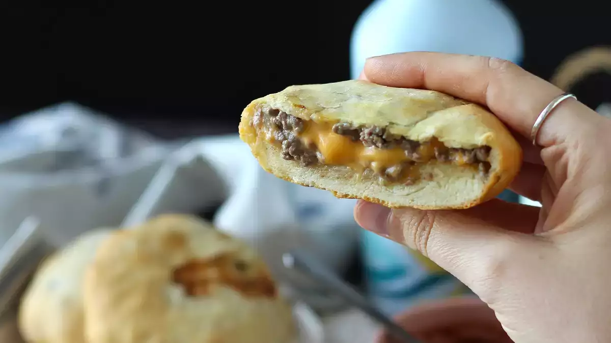 Teh 10 receptov s topljenim sirom, zaradi katerih so vsi nori (in kmalu boste razumeli, zakaj).