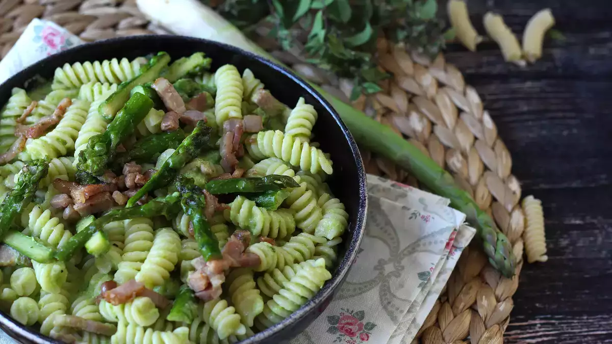 Kaj kuhati marca: 10 enostavnih in presenetljivih sezonskih receptov za tedenski meni