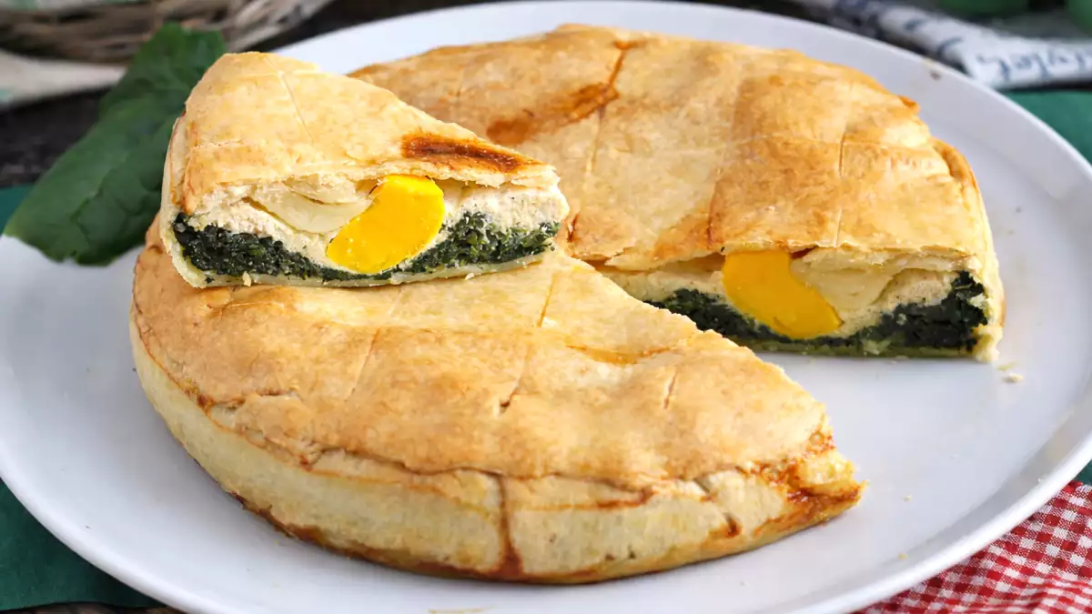 Velikonočni velikonočni kolač, italijanski slani kolač, ki si zasluži mesto na vaši mizi.