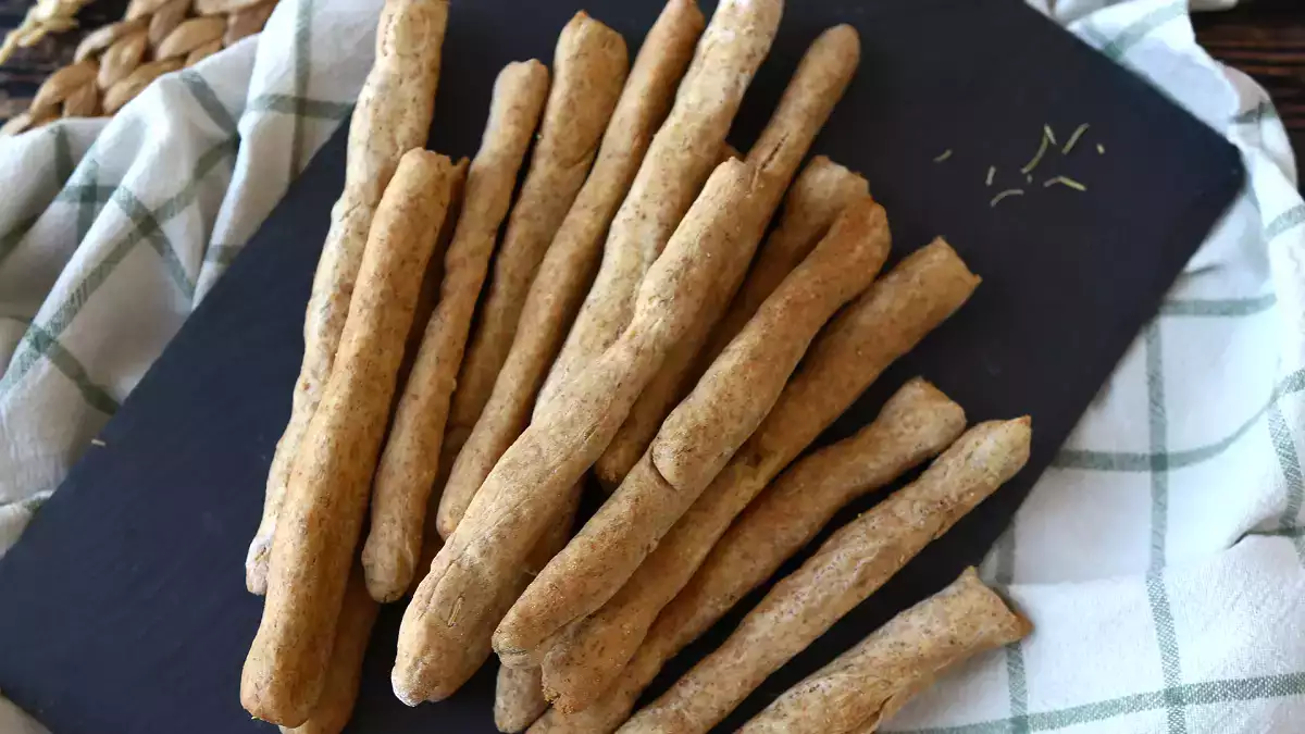 9 okusnih in hrustljavih idej za deljenje: preproste predjedi, ki vsak večer spremenijo v majhen dogodek