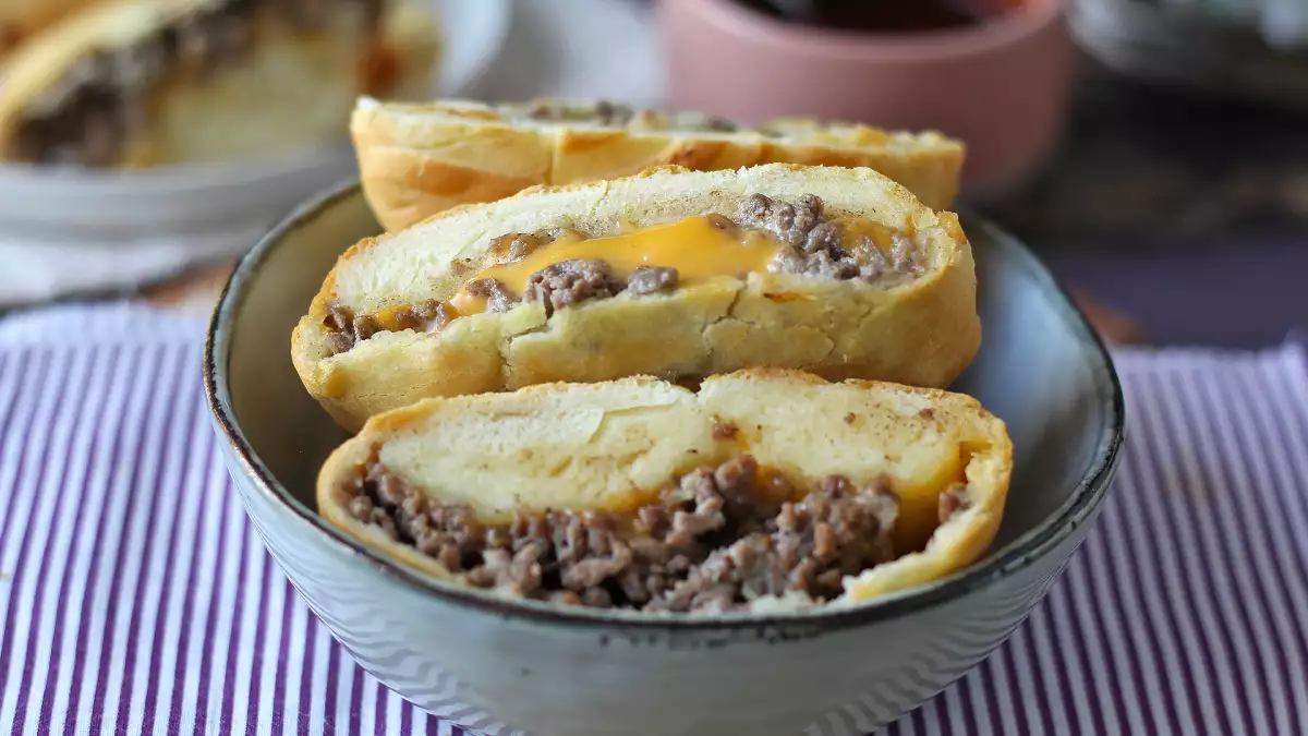 7 absurdno okusnih receptov iz testa za pico (ki niso pica)