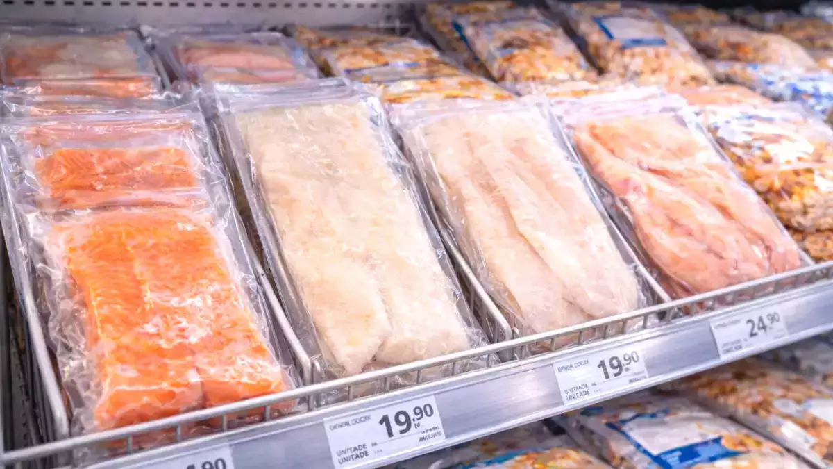 Je zamrznjena riba slabša? Mit, zaradi katerega ste leta izbirali napačno