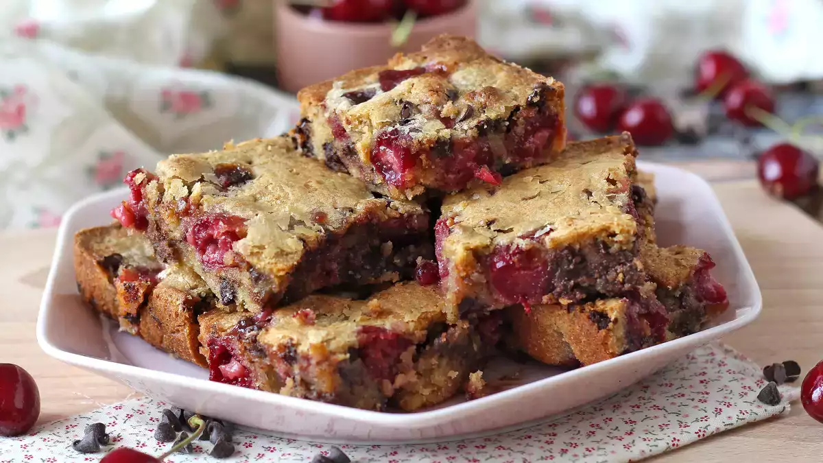 10 popolnih spomladanskih tort, s katerimi bo vsako popoldne slajše