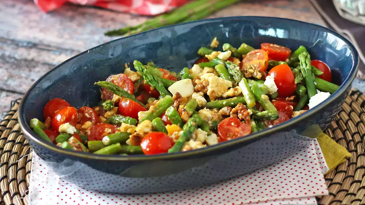 So v najboljših letih: 9 receptov z zelenimi šparglji, s katerimi boste kar najbolje izkoristili sezono