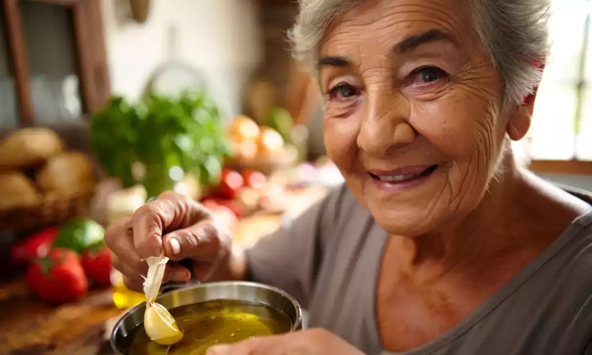 Babica je vedno vedela: česen je treba odstraniti in razlog za to ni takšen, kot si mislite.