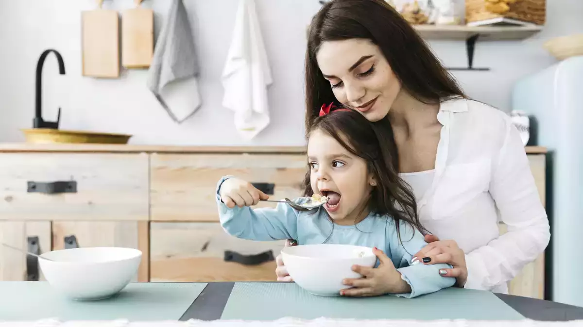 Resnica ali mit? 6 materinih stavkov o hrani, ki niso povsem resnični