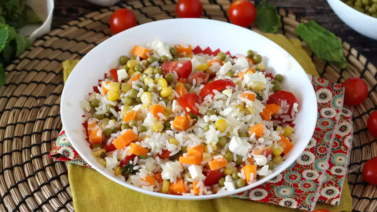 Solate iz ostankov: 17 receptov, s katerimi boste iz ostankov v hladilniku pripravili neverjetne jedi