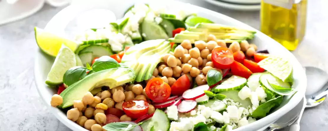 Zmanjšajte svoj želodec: ta solata, pripravljena v 10 minutah, pritegne pozornost strokovnjakov