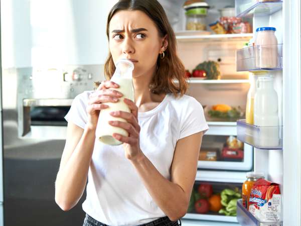 Pitje hladnega mleka iz steklenice: navada, ki slabi imunski sistem