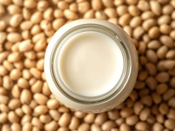 Katero rastlinsko mleko je najbolj zdravo? Izvedeli bomo!