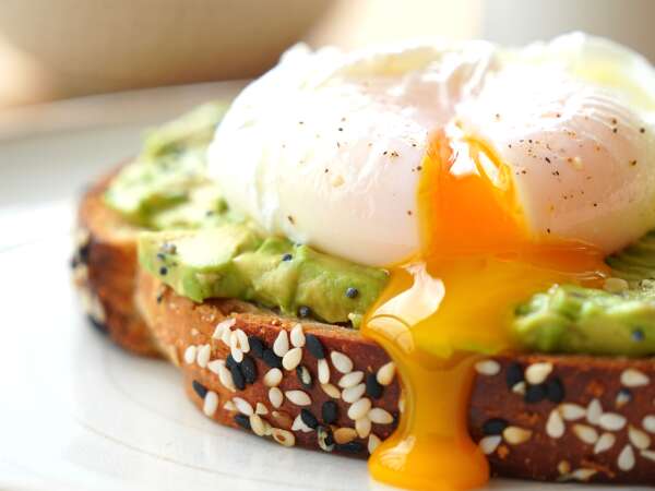 Preprosta tehnika za popolna poširana jajca