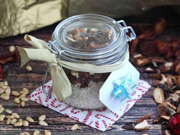 Ta božič vse presenetite z gurmanskim darilom, ki ste ga izdelali sami: stane malo, vredno pa je veliko.