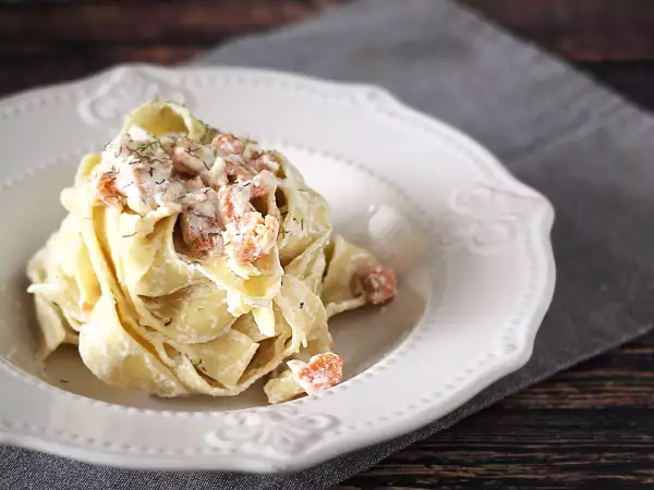 Ricotta, sir, ki hrano popravi s tistim, kar je v hladilniku. 14 receptov in idej za njegovo uporabo