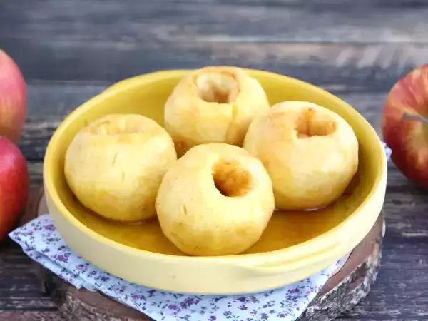 Surovo ali pečeno jabolko? Ta preprosta izbira lahko vpliva na vaše razpoloženje, sitost in celo na krvni sladkor.