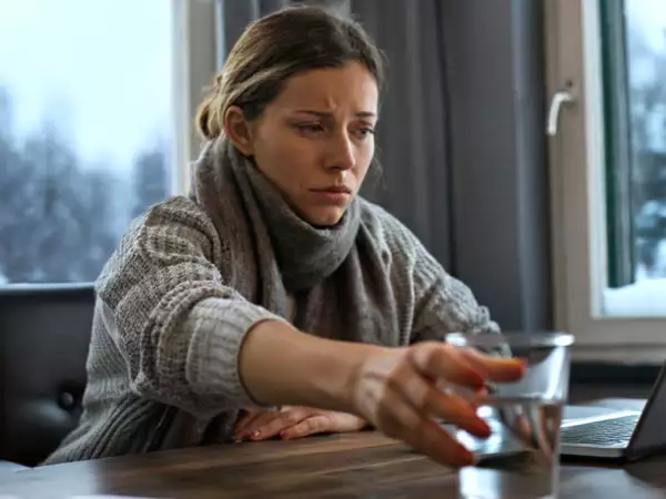 Tiha dehidracija: zakaj je v mrazu tako težko piti vodo in kako to brez težav spremeniti