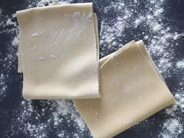 To so popolne domače testenine za lazanjo: ni jih treba najprej skuhati in so še bolj okusne.