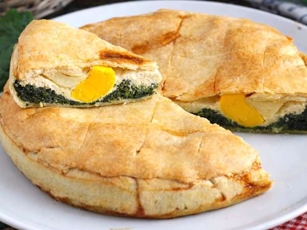 Velikonočni velikonočni kolač, italijanski slani kolač, ki si zasluži mesto na vaši mizi.