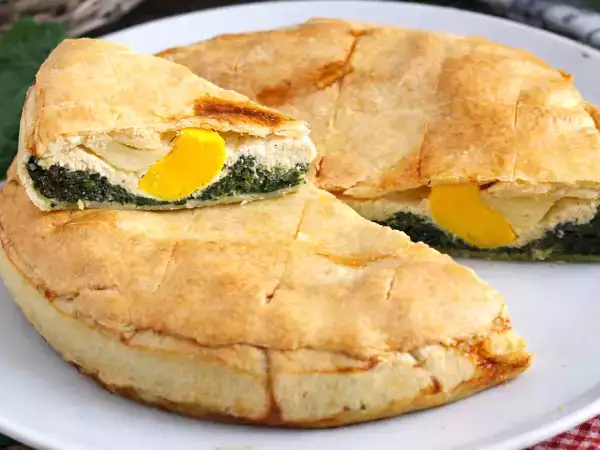 Velikonočni velikonočni kolač, italijanski slani kolač, ki si zasluži mesto na vaši mizi.