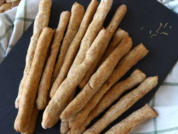 9 okusnih in hrustljavih idej za deljenje: preproste predjedi, ki vsak večer spremenijo v majhen dogodek