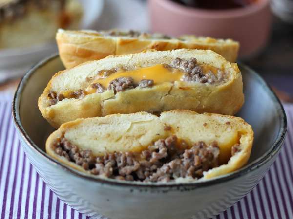 7 absurdno okusnih receptov iz testa za pico (ki niso pica)