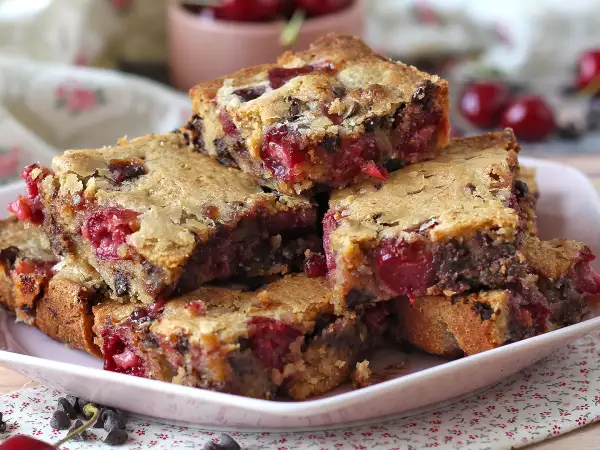 10 popolnih spomladanskih tort, s katerimi bo vsako popoldne slajše