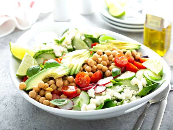 Zmanjšajte svoj želodec: ta solata, pripravljena v 10 minutah, pritegne pozornost strokovnjakov