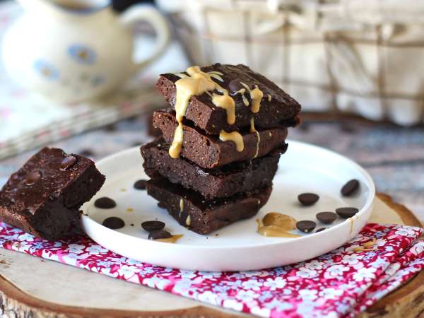 6 receptov z uporabo sirotke, s katerimi si lahko privoščite užitek, ne da bi preskočili beljakovine