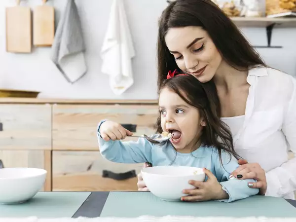 Resnica ali mit? 6 materinih stavkov o hrani, ki niso povsem resnični