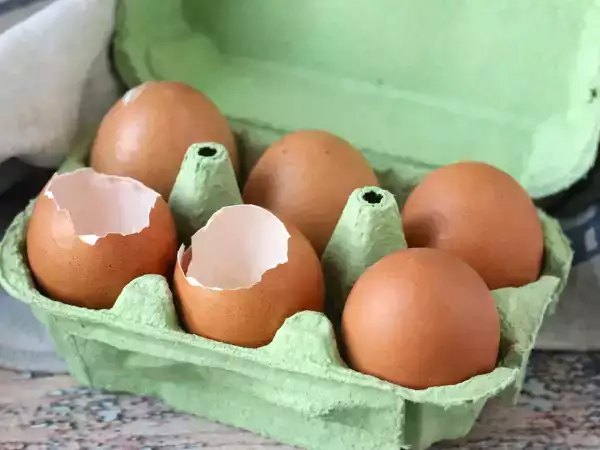 To počnete z jajčnimi lupinami in ne morete si predstavljati tveganja, ki ga lahko prevzamete v kuhinji.