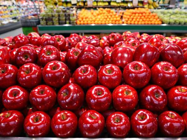 Ali zaupate svetlečim jabolkom iz supermarketa? V ozadju se skriva nekaj, za kar ve le malokdo