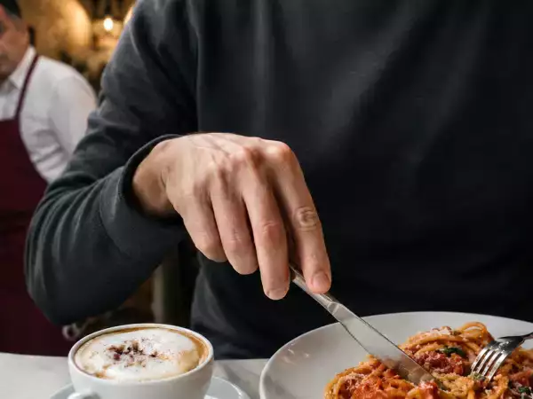 Česa ne smete početi s testeninami, kavo in pico, če je v bližini Italijan