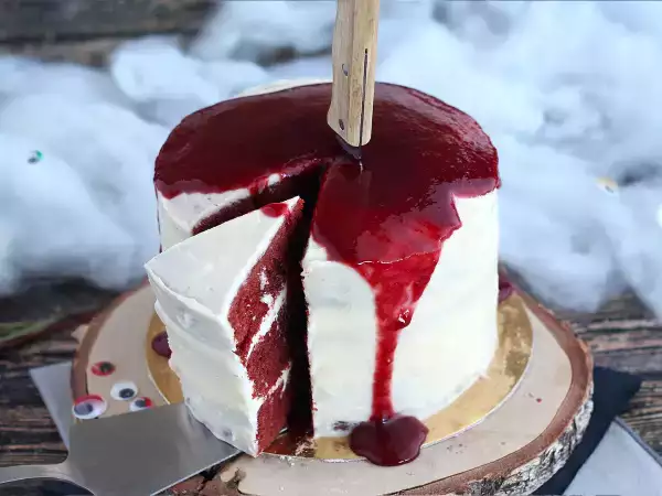 Red Velvet za noč čarovnic: spektakularna torta, ki takoj pritegne pozornost