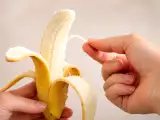 Članki: Kaj so te niti na banani in zakaj se pojavljajo ves čas?