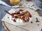 Recept Skleda skyr z rdečim sadjem, arašidovim maslom in čokolado