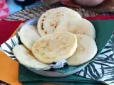 Recept Venezuelski arepas, kruhki brez glutena, narejeni iz samo 3 sestavin