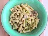 Recept Fusilli z bučkami, kozicami in ingverjem