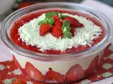 Recept Pavê de morango, brazilska sladica iz jagod in kondenziranega mleka, ki jo je najbolje jesti hladno.