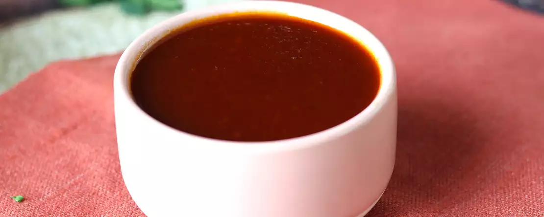 Domača sladko-kisla omaka v slogu žara: enostaven recept, pripravljen v kratkem času