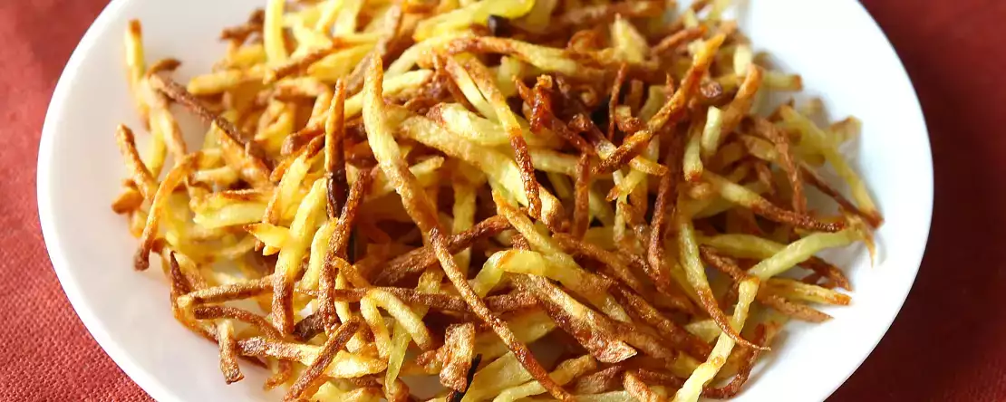 Krompirjev čips iz zračne cvrtje, ki je tako hrustljav, da ne boste verjeli, da je domač