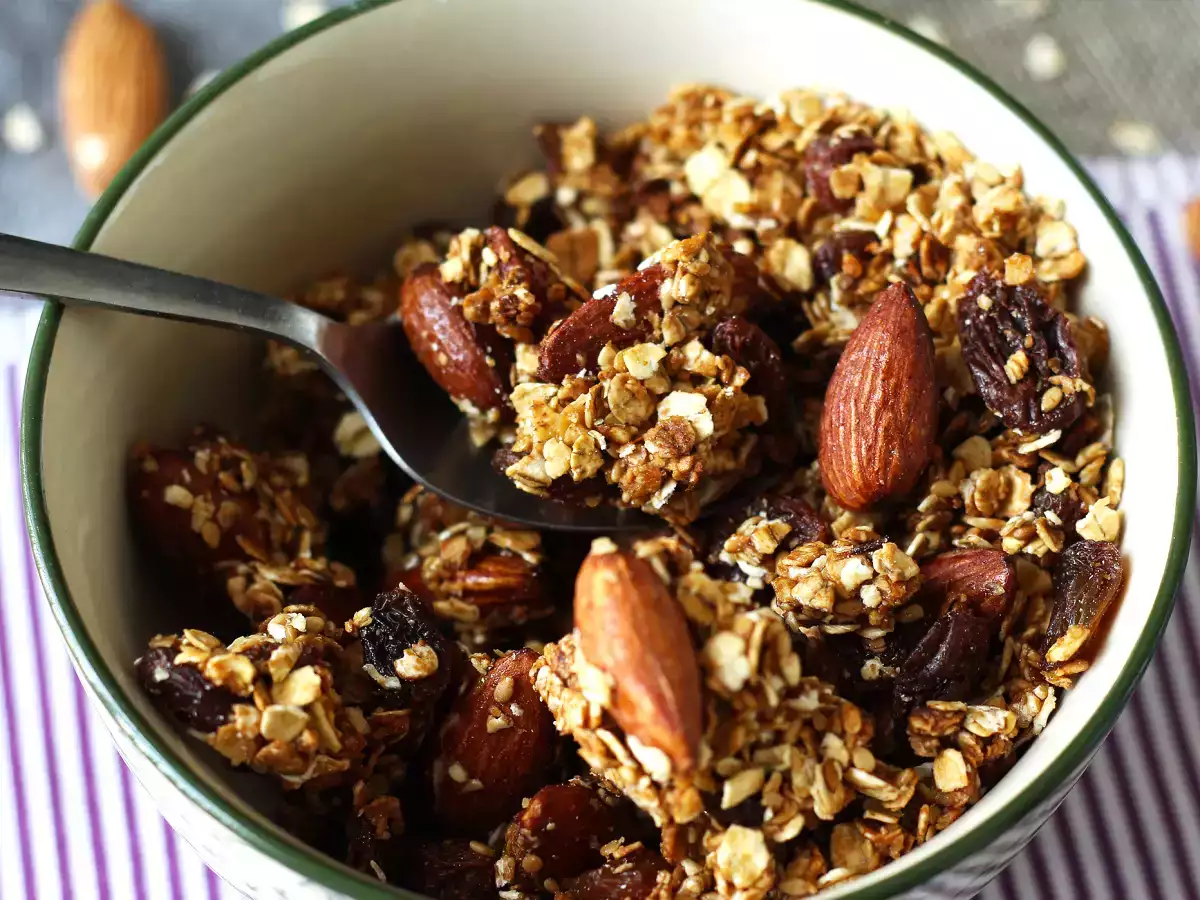 Recept Ekspresna granola z airfryerjem za hrustljav zajtrk