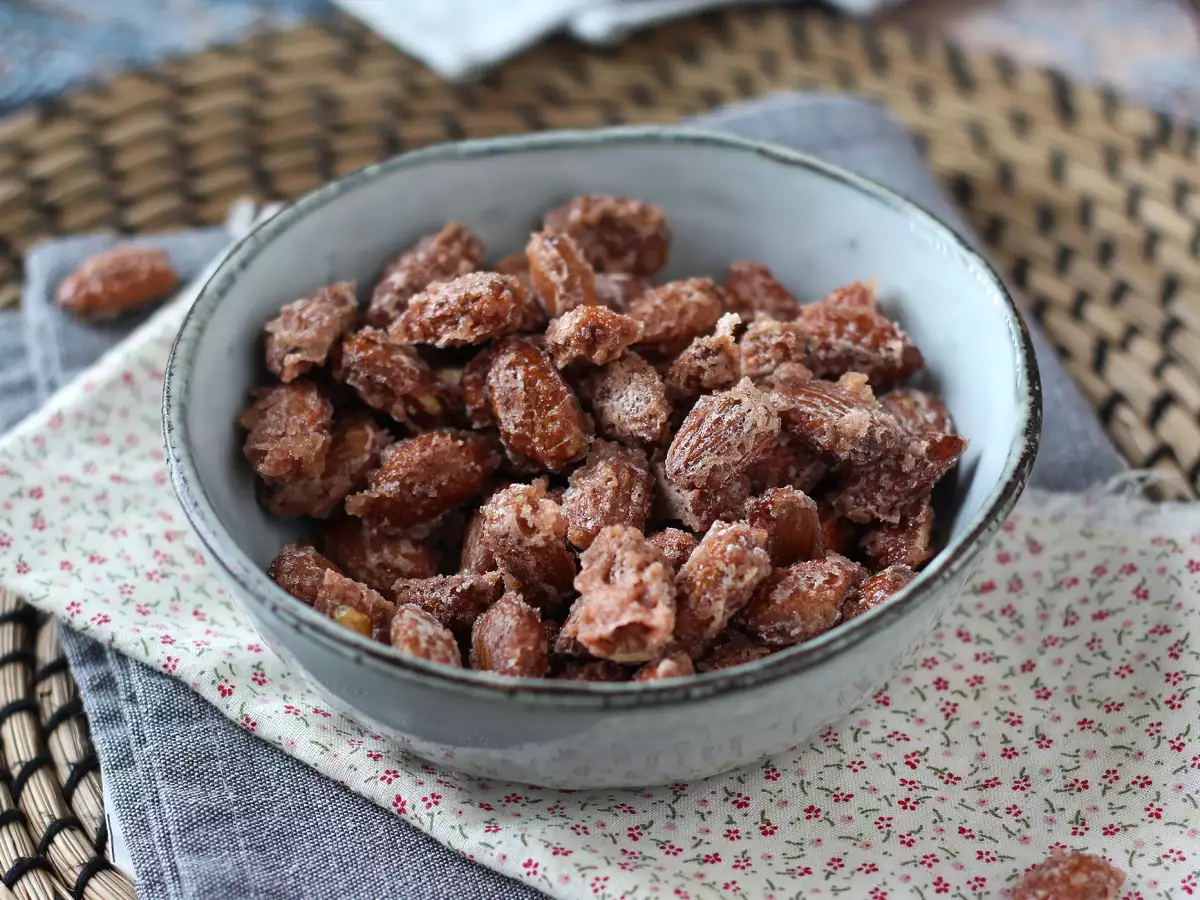 Recept Karamelizirani mandlji iz cvrtnika na vroč zrak (praline)