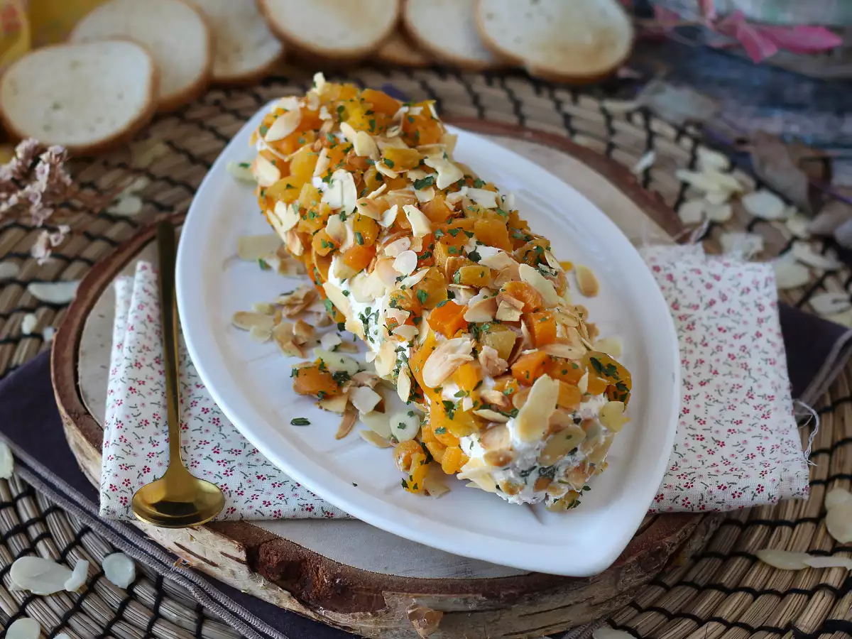 Recept Salama iz kremnega sira z marelicami in mandlji: popolna predjed za praznične dni!