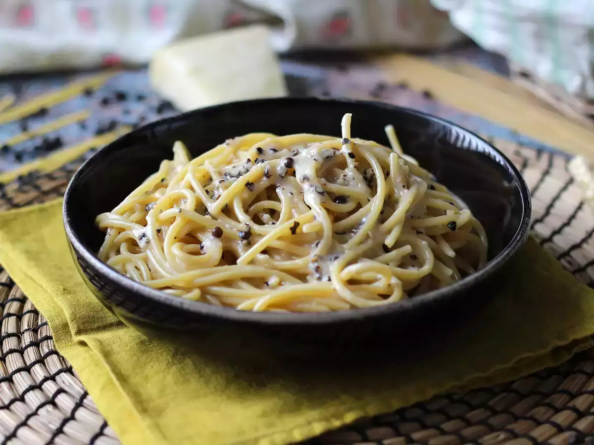 Recept Špageti cacio e pepe: 3 sestavine, eksplozija okusa!