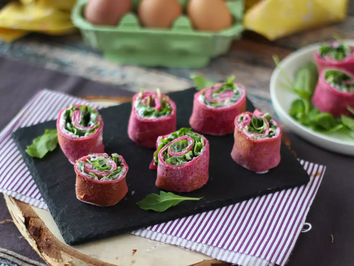 Recept Rolice palačink iz rdeče pese z rikoto in rukolo