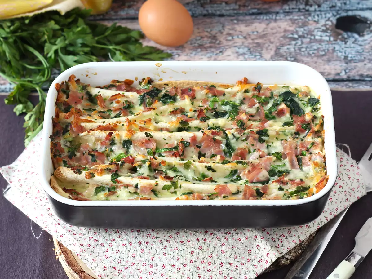 Recept Kaj storiti s tortiljami šunka, špinača in mocarela v gratiniranem testu v slogu torte z mrvicami