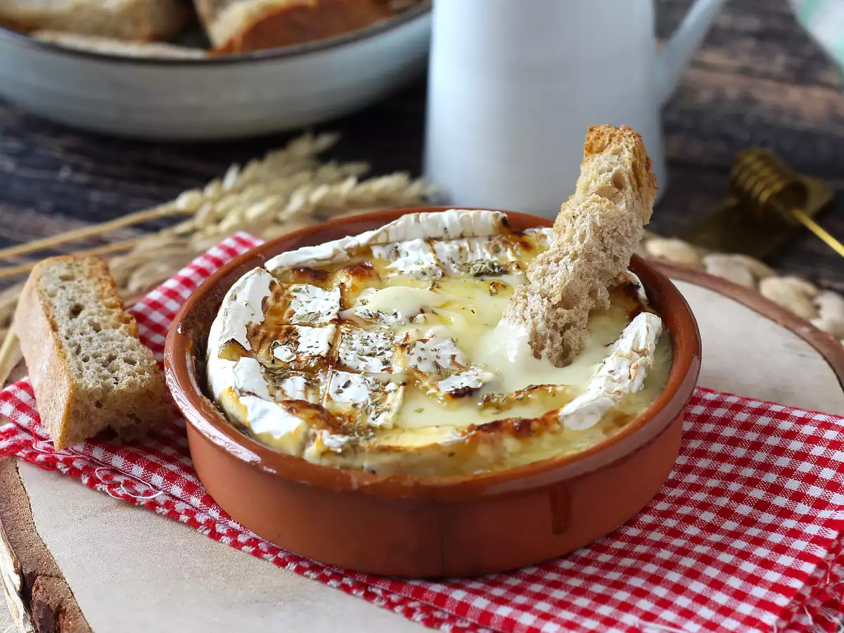 Recept Pečen sir camembert z air fryerjem!